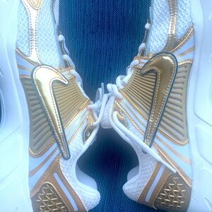 Nike Zoom Vomero 5 Gold